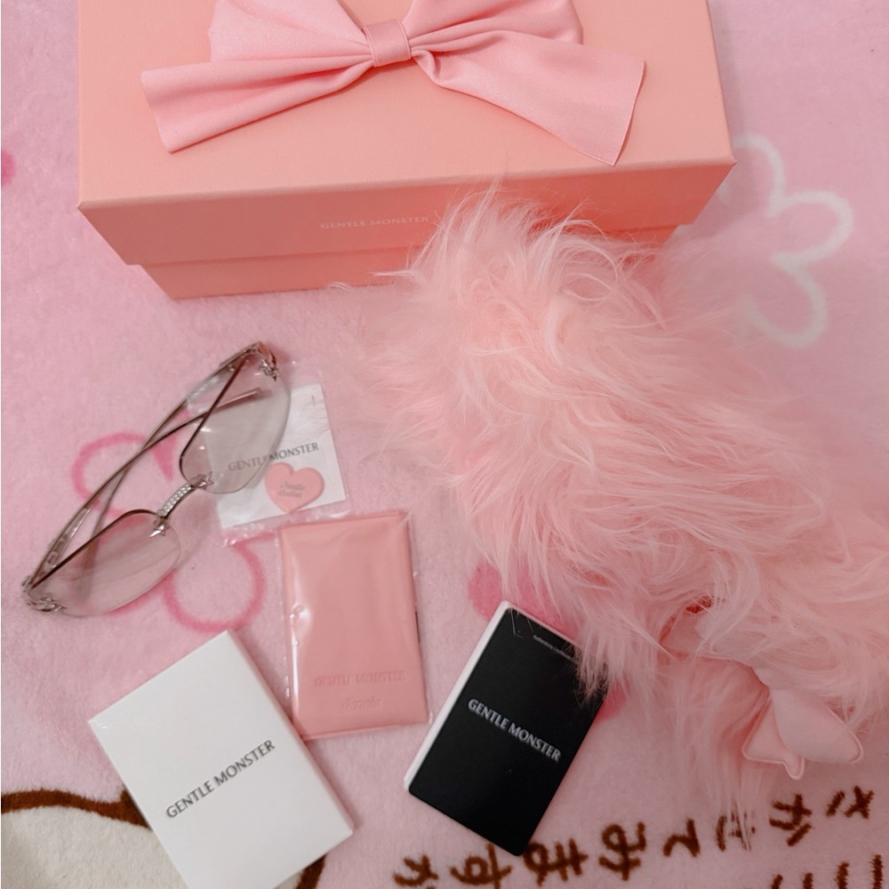 GENTLE MONSTER x Jentle Salon Jennie Glitter 02 Sunglasses and Pouch Set